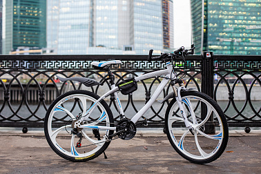 Велосипед на литых дисках стиль БМВ белый