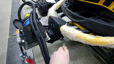 Система быстрого съёма лебедки для снегохода