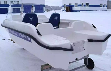 Стеклопластиковая моторная лодка Wyatboat-430 DCM (килевая)