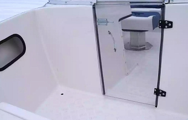 Стеклопластиковая моторная лодка Wyatboat-430 DCM (килевая)