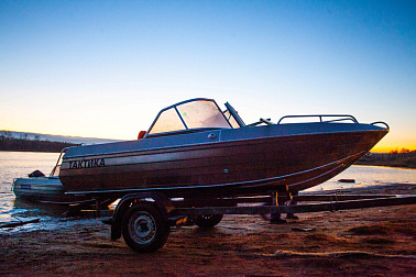 Алюминиевая моторная лодка Тактика-430 DC