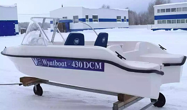 Стеклопластиковая моторная лодка Wyatboat-430 DCM (килевая)