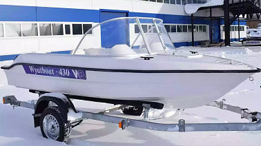 Стеклопластиковая моторная лодка Wyatboat-430 М (килевая)